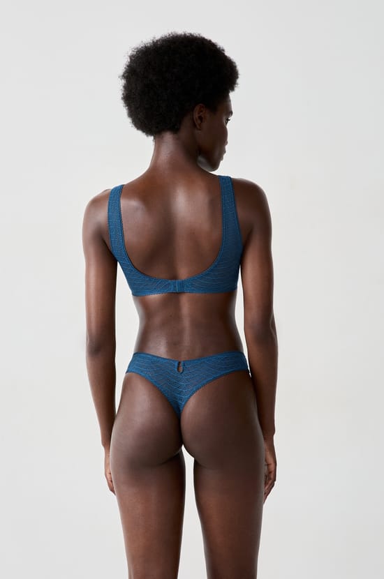 Tanga en dentelle;${refinementColor}