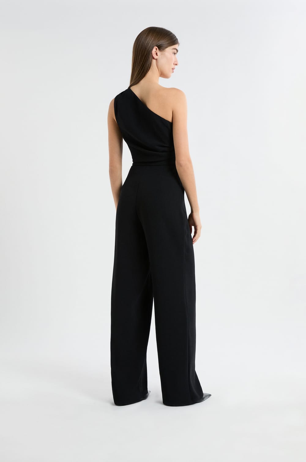 Asymmetrische jumpsuit;${refinementColor}