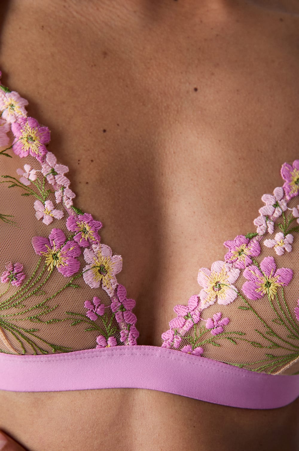 Soutien-gorge N.8 - Le triangle sans armatures brodé;${refinementColor}