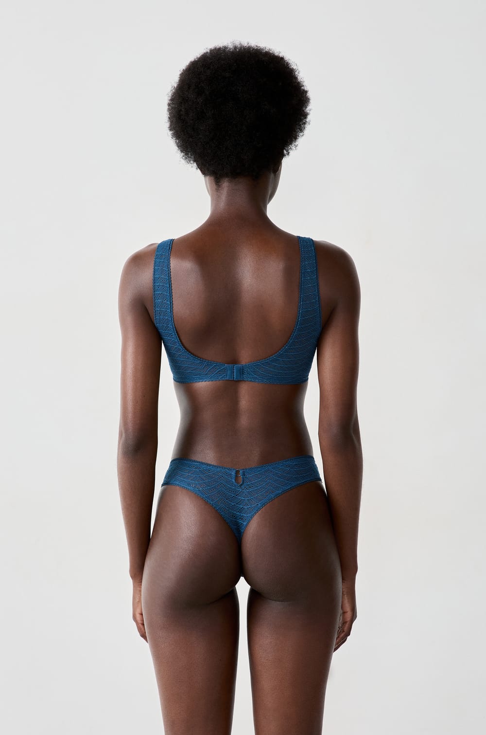 Brassière en dentelle;${refinementColor}