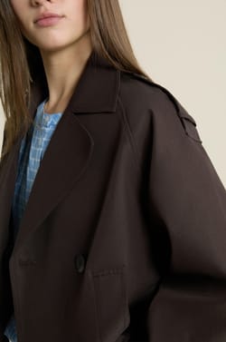 Trench court;${refinementColor}