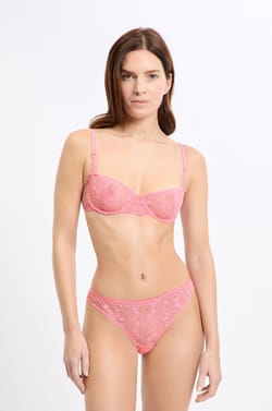 Tanga en dentelle;${refinementColor}