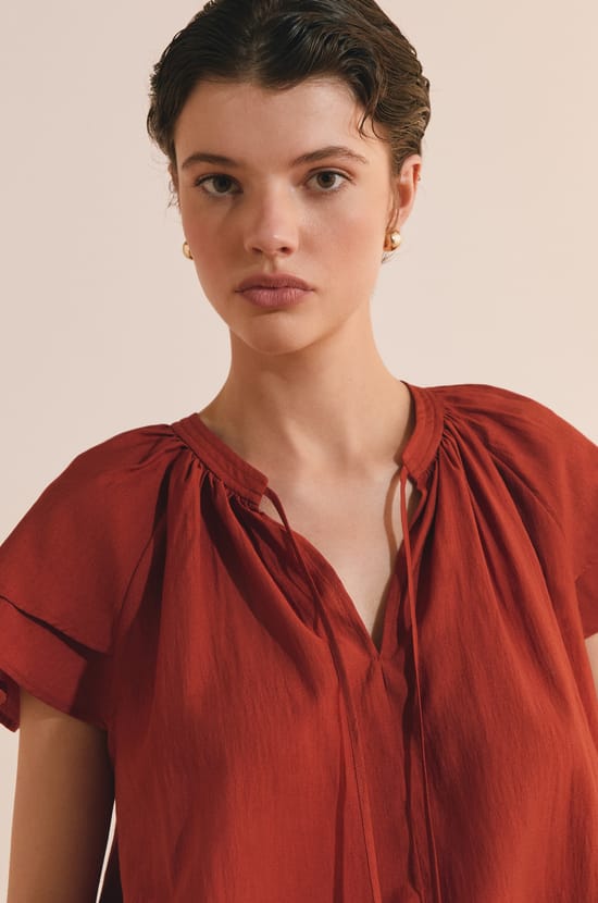 Top manches courtes bouffantes &agrave; nouer;${refinementColor}