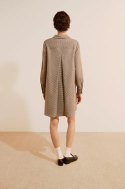 Robe courte &agrave; manches longues avec col polo;${refinementColor}