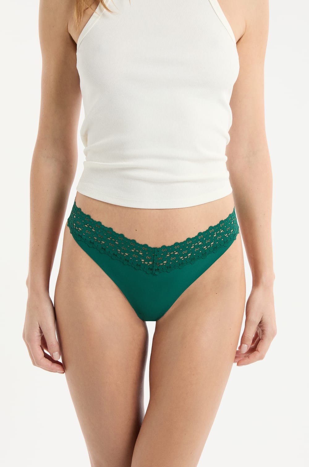 Tanga en microfibre et dentelle;${refinementColor}