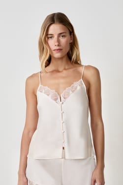 Caraco &agrave; fines bretelles satin&eacute;;${refinementColor}