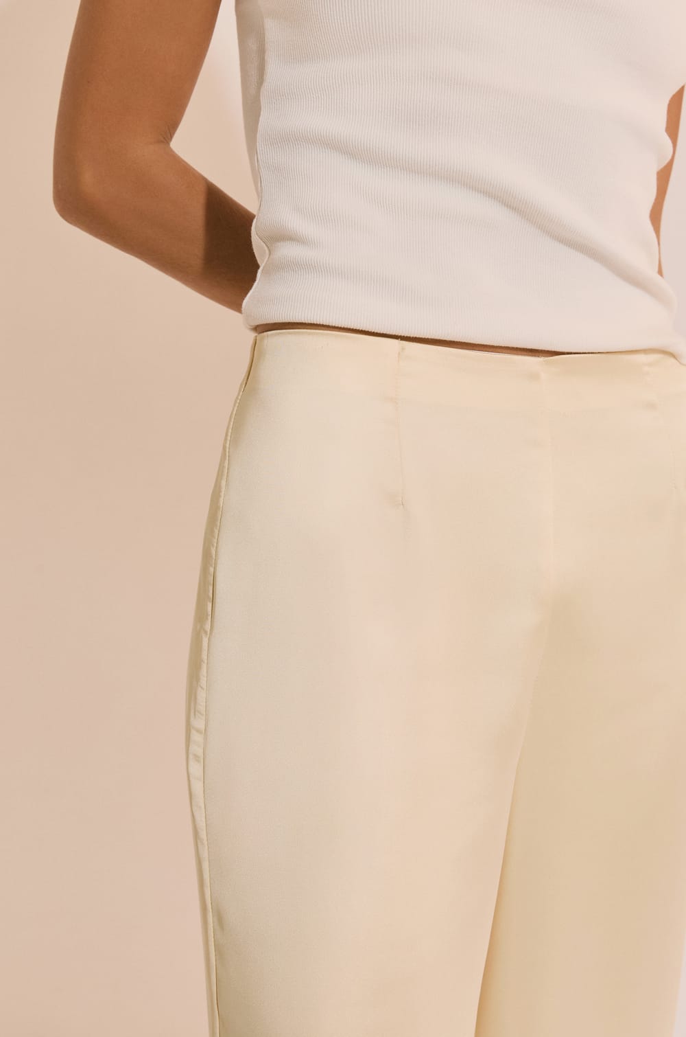 Pantalon droit satin&eacute;;${refinementColor}