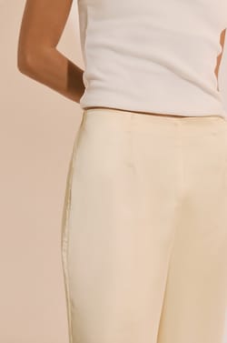 Pantalon droit satin&eacute;;${refinementColor}