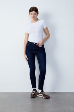Skinny Jeans;${refinementColor}