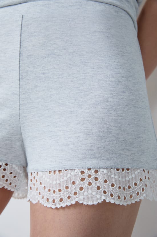 Pantalón corto de modal con detalle de encaje;${refinementColor}