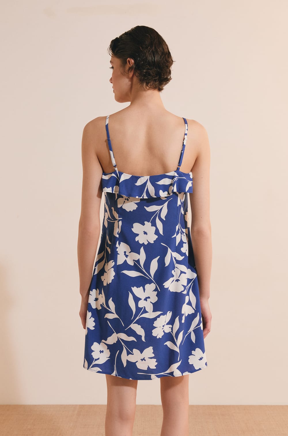 Robe courte &agrave; bretelles avec motifs;${refinementColor}