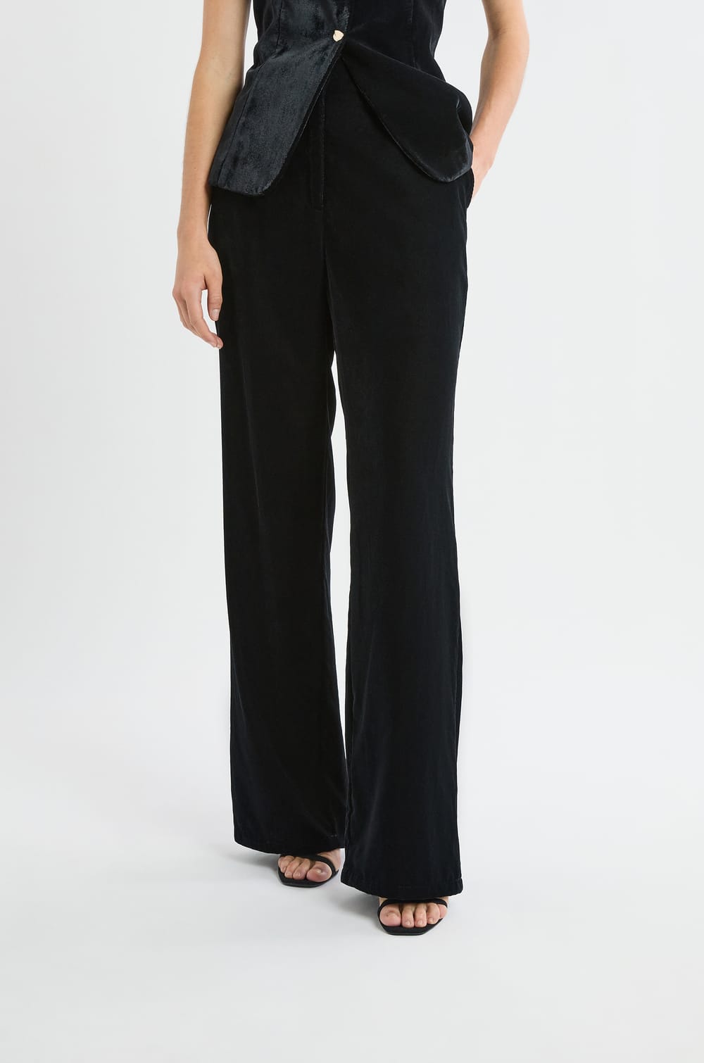 Pantalón de corte ancho;${refinementColor}