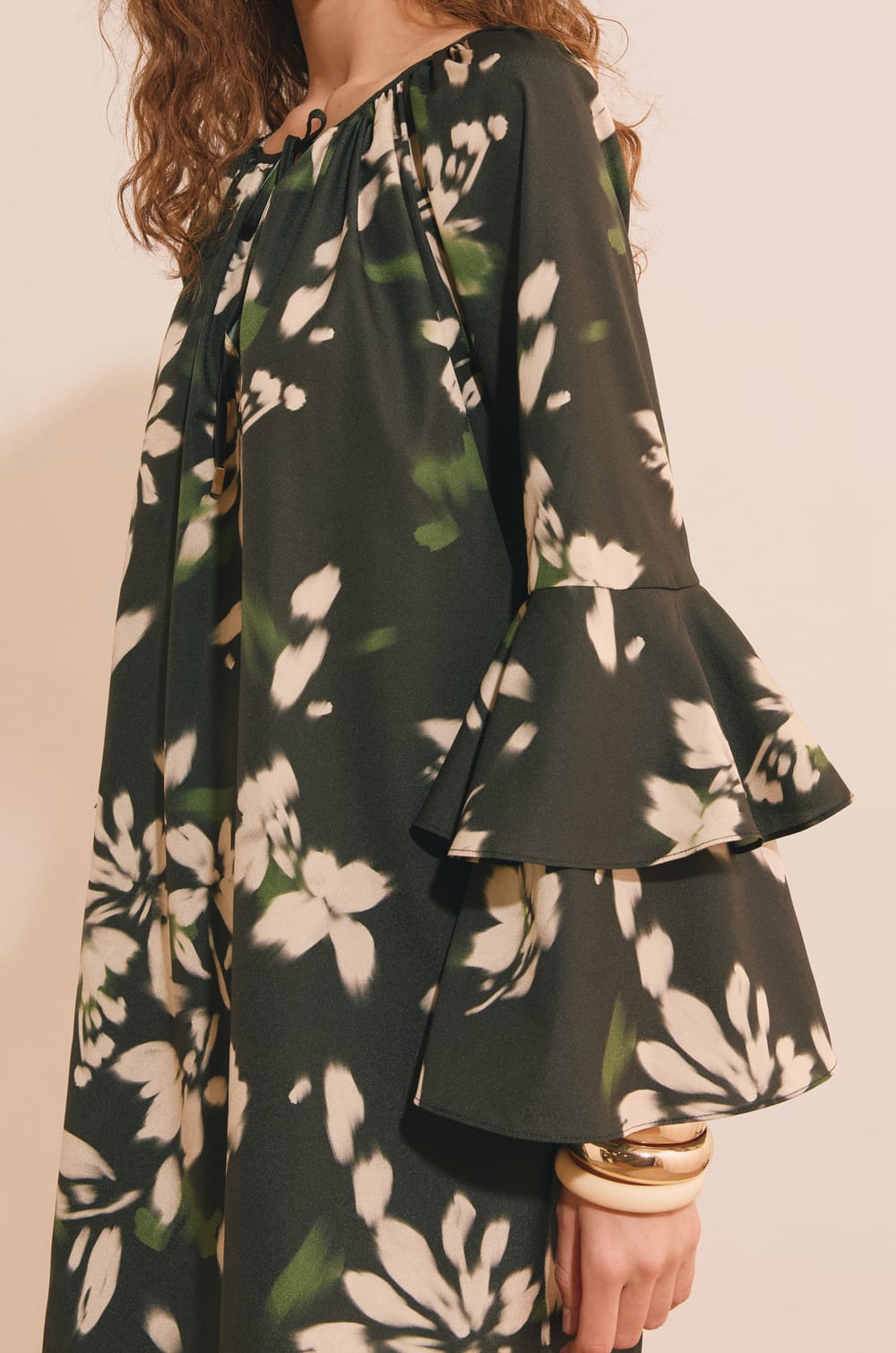 Robe courte &agrave; motif floral;${refinementColor}
