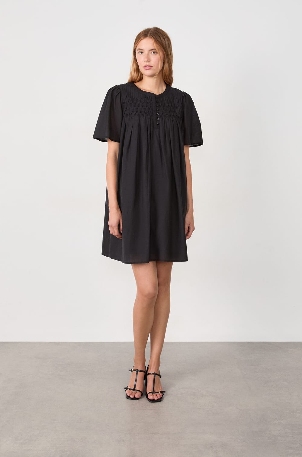 Robe manches courtes;${refinementColor}
