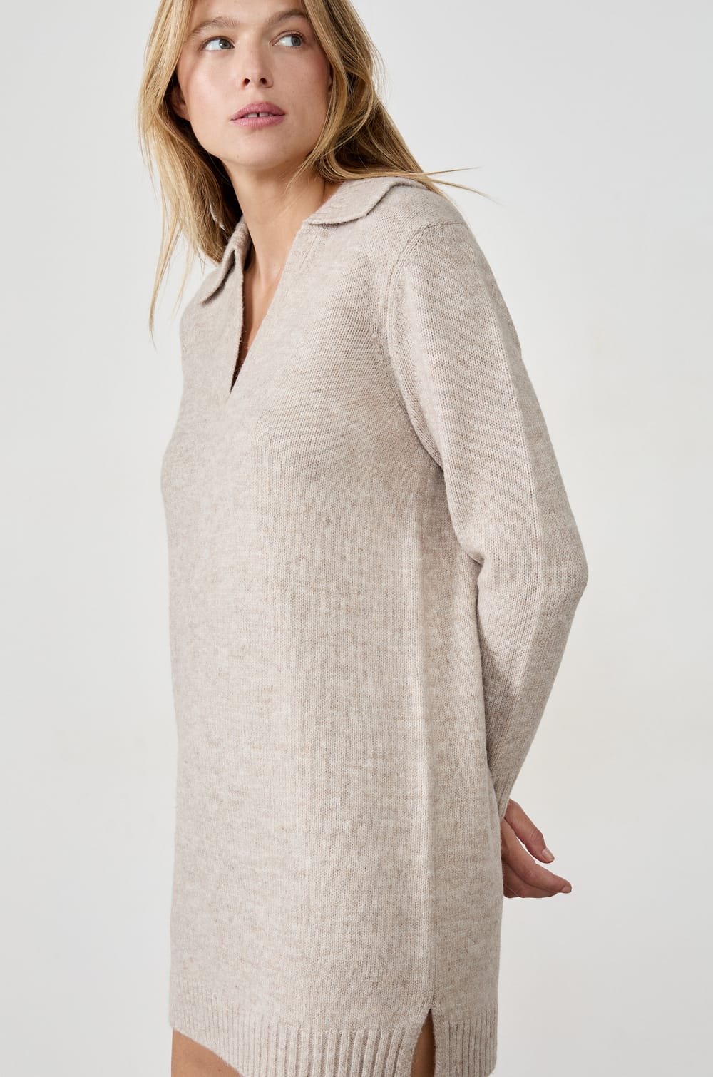 Robe pull col V;${refinementColor}