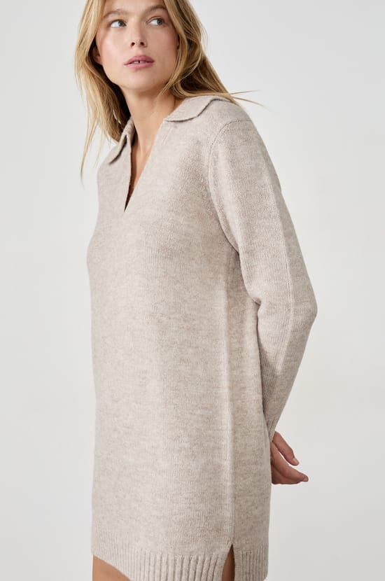 Robe pull col V;${refinementColor}