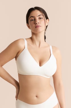 Wireless lightly lined microfibre bra;${refinementColor}