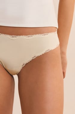 Tanga avec d&eacute;tails dentelle;${refinementColor}