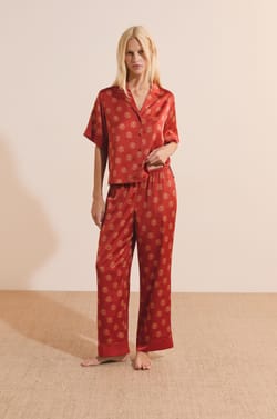 Pantalon de pyjama &agrave; motifs fleurs satin&eacute;;${refinementColor}