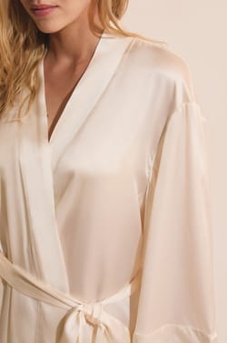 Silk Robe;${refinementColor}