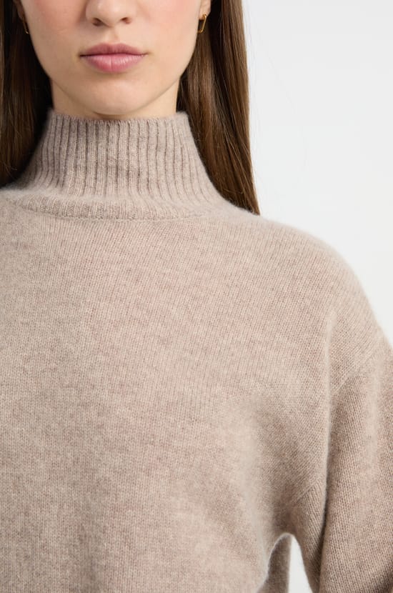 Robe courte en cachemire;${refinementColor}