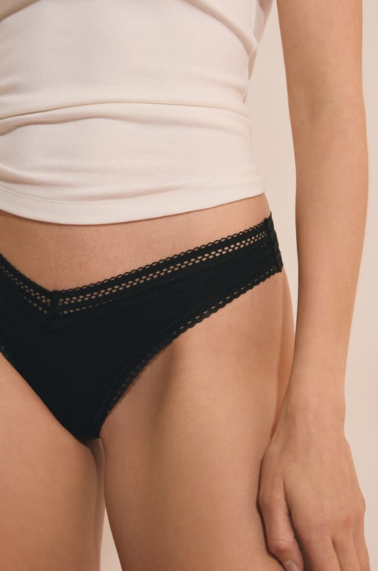 Tanga V-shape en microfibre et dentelle;${refinementColor}