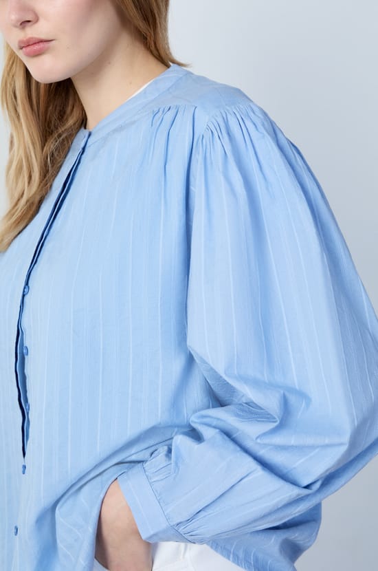 Cotton shirt with puff sleeves;${refinementColor}