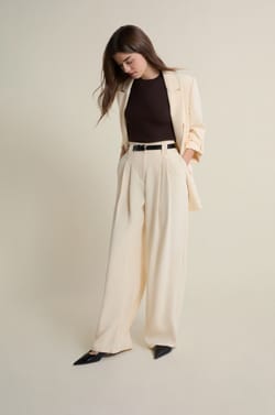 Pantalon large &agrave; pinces;${refinementColor}