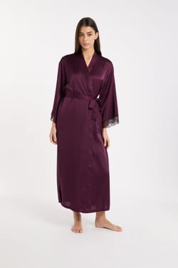 Szlafrok satynowy z detalami koronkowymi;${refinementColor}