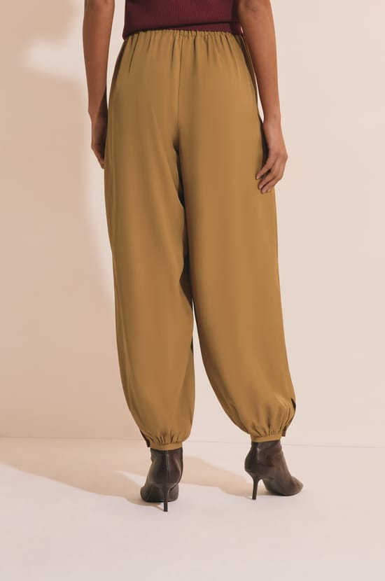 Pantalon bouffant satin&eacute;;${refinementColor}