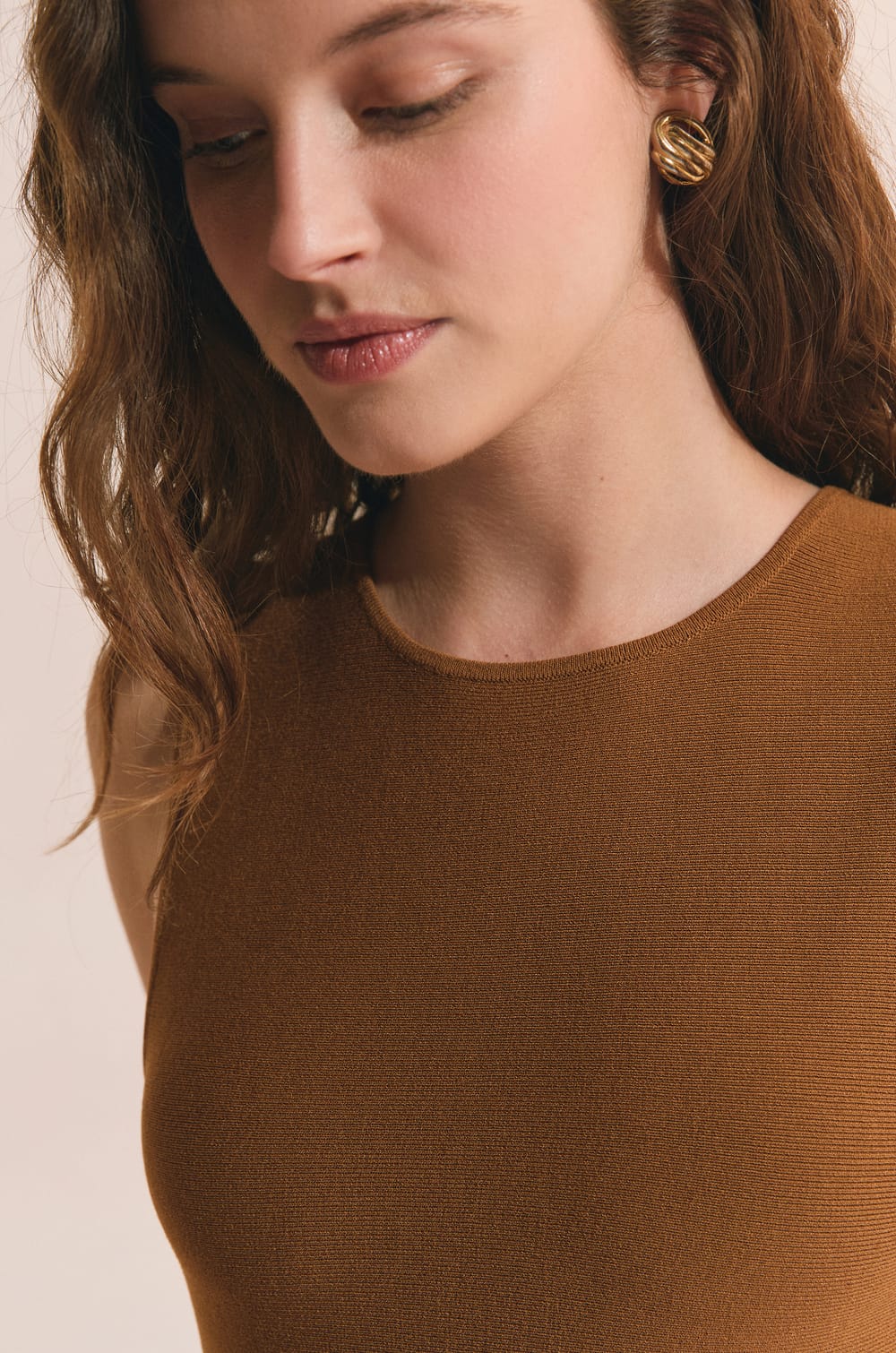 Top &eacute;vas&eacute; &agrave; la taille;${refinementColor}