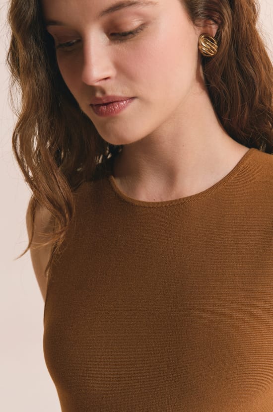 Top &eacute;vas&eacute; &agrave; la taille;${refinementColor}