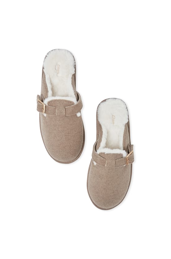 Chaussons mules;${refinementColor}