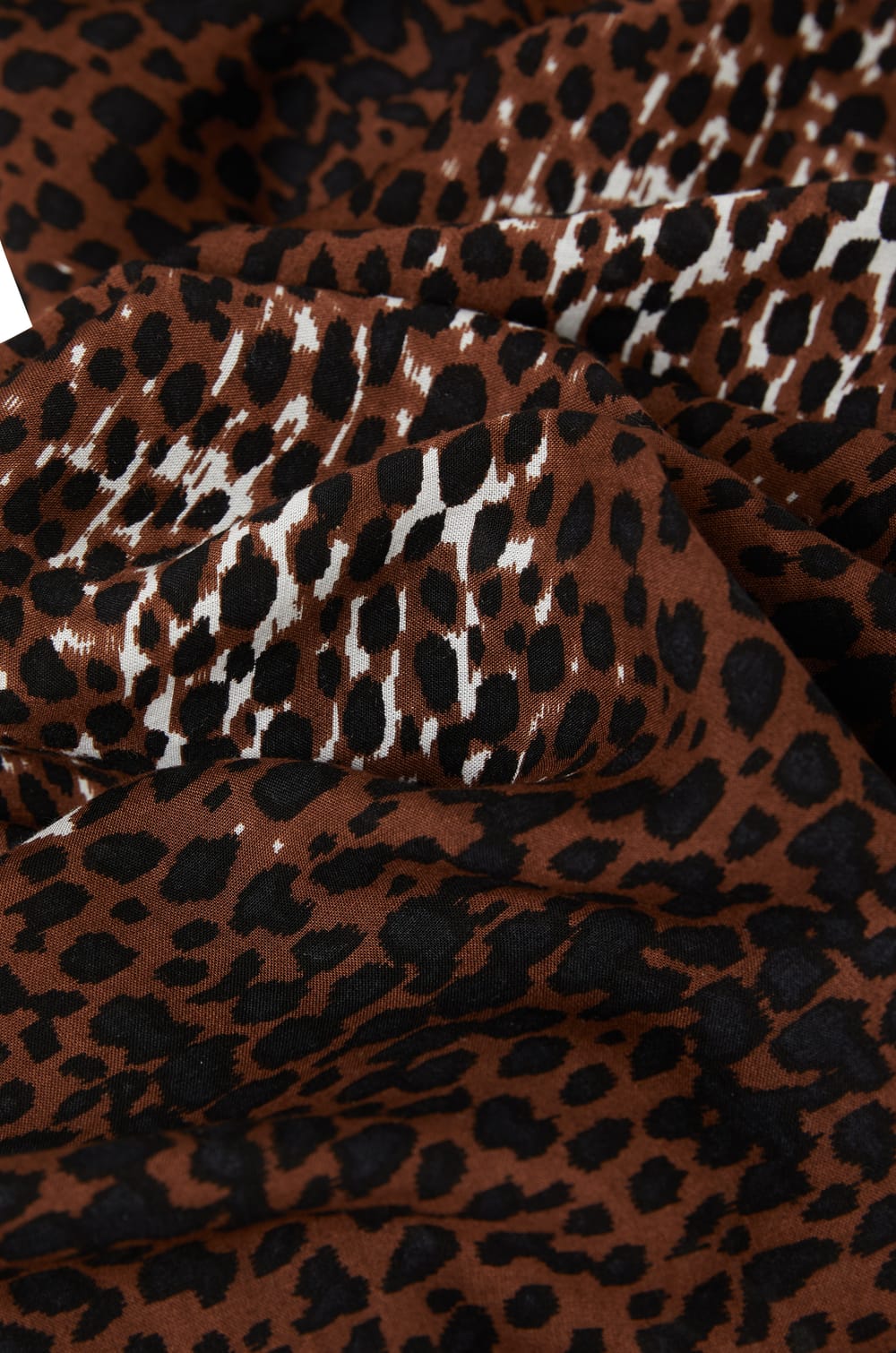 Foulard en l&eacute;opard;${refinementColor}