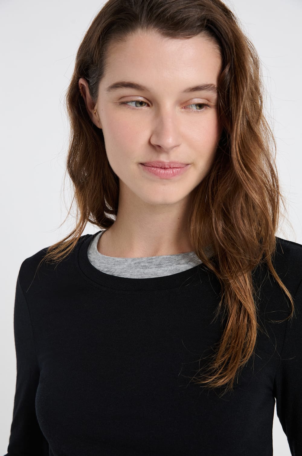 Long-sleeved round neck t-shirt with wool;${refinementColor}