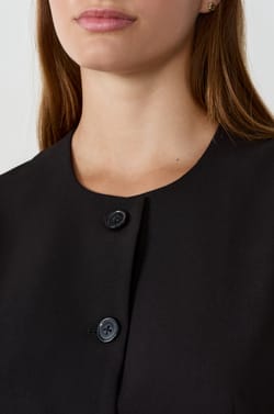 Top sans manches court avec boutons;${refinementColor}