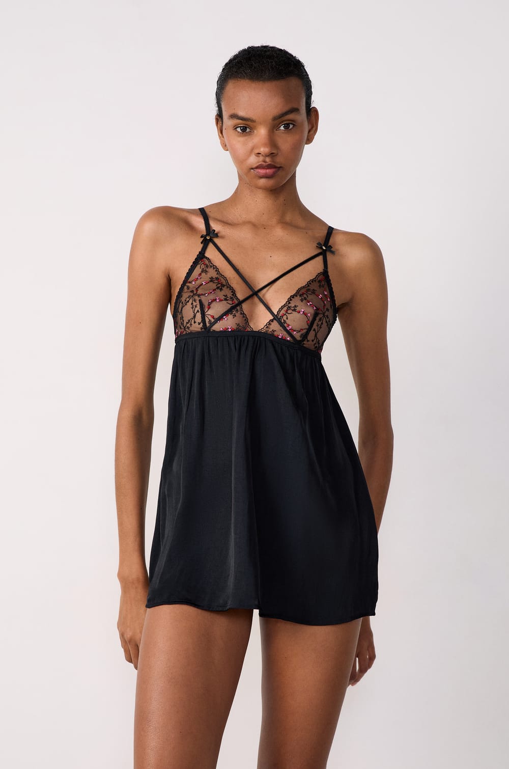Nuisette courte détails cœurs décolleté croisé;${refinementColor}