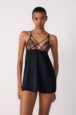 Nuisette courte détails cœurs décolleté croisé;${refinementColor}