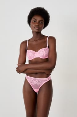 Tanga en dentelle;${refinementColor}