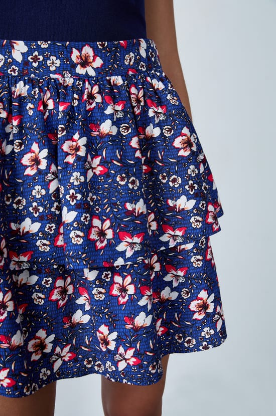 Jupe courte à motifs fleuris;${refinementColor}