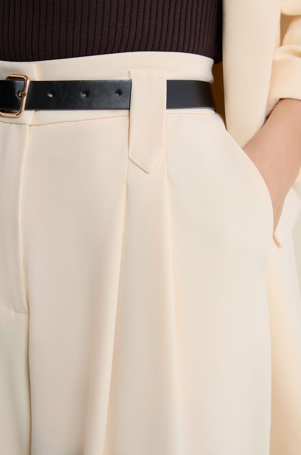 Pantalon large &agrave; pinces;${refinementColor}