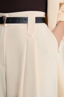 Pantalon large &agrave; pinces;${refinementColor}