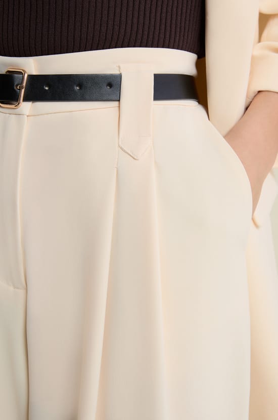 Pantalon large &agrave; pinces;${refinementColor}