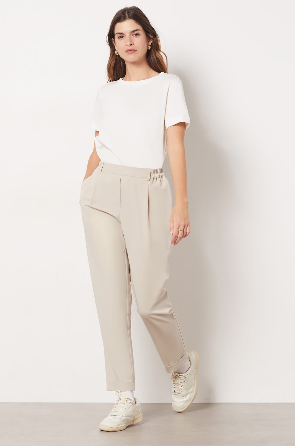 Trousers with a cigarette cut;${refinementColor}