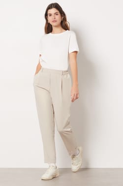 Trousers with a cigarette cut;${refinementColor}