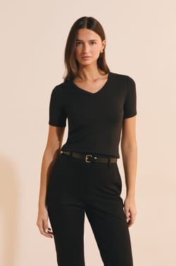 Camiseta con cuello en V y algod&oacute;n modal;${refinementColor}