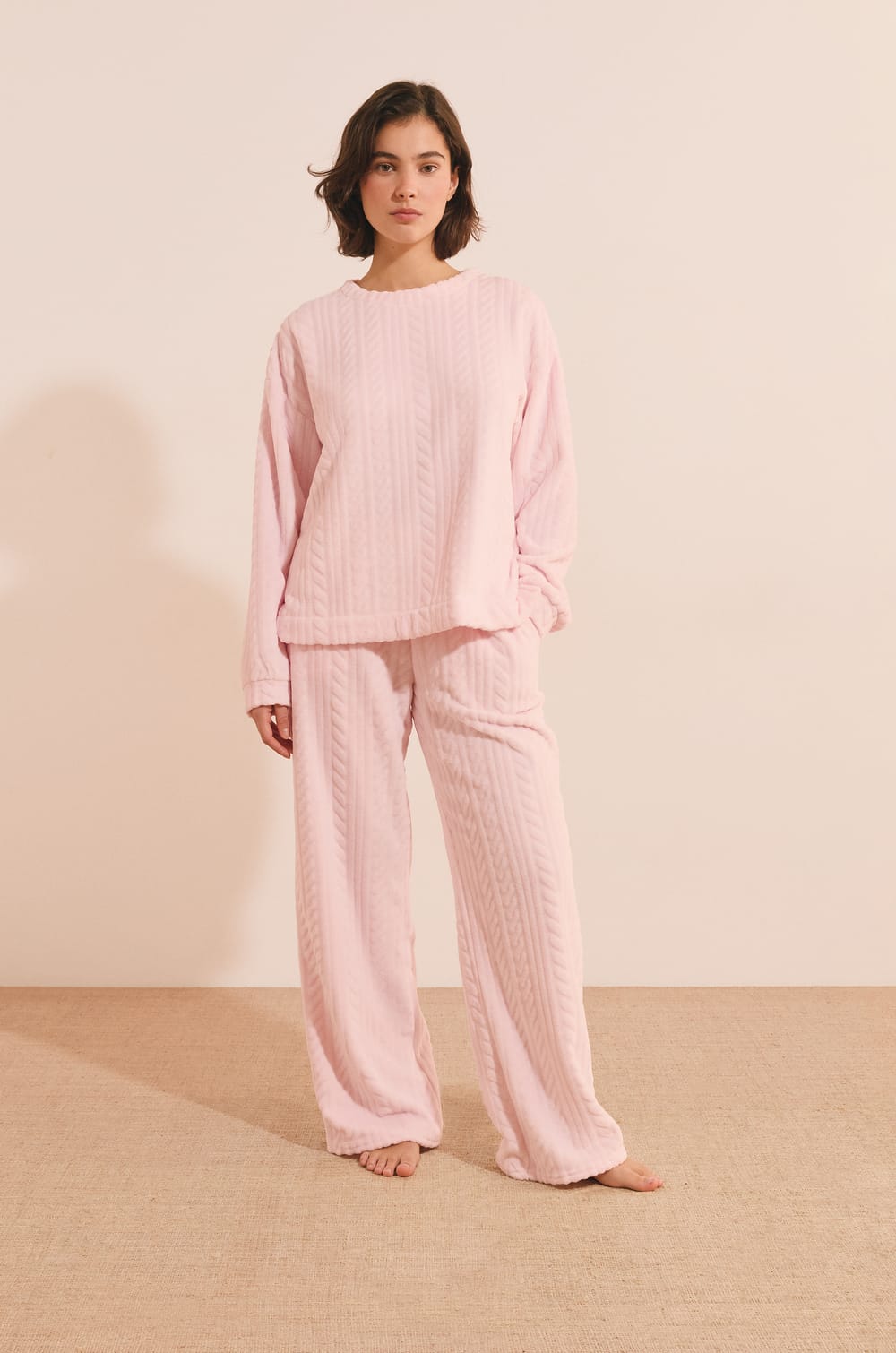 Pull col rond avec motifs tress&eacute;s;${refinementColor}
