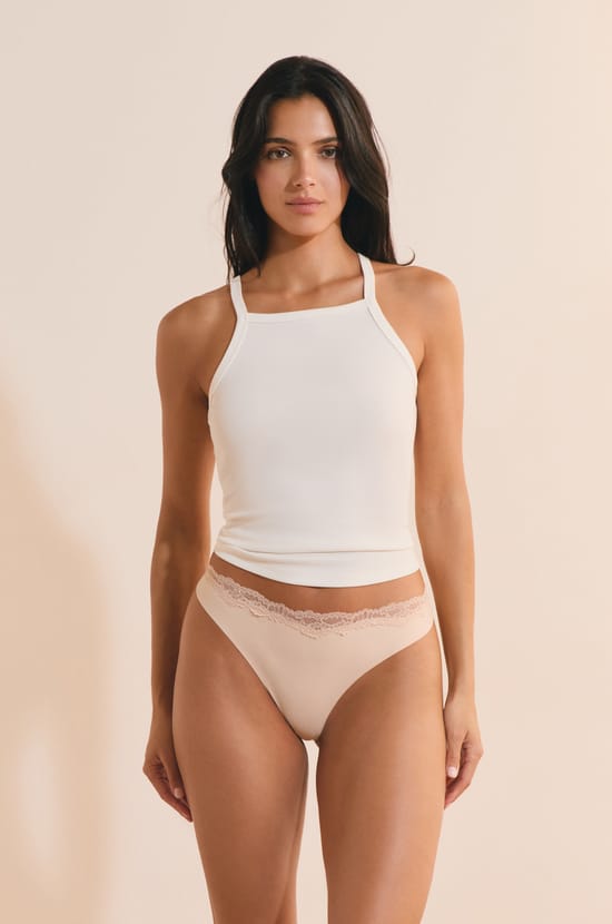 Tanga de microfibra con detalles de encaje;${refinementColor}