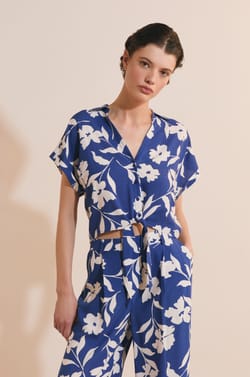 Chemise courtes &agrave; fleurs &agrave; nouer;${refinementColor}