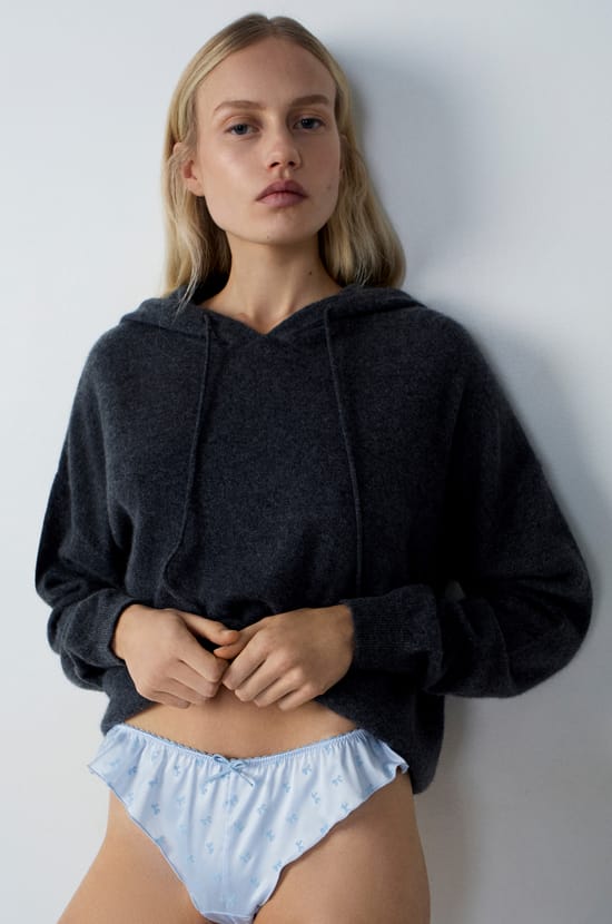 Tanga de sat&eacute;n ;${refinementColor}